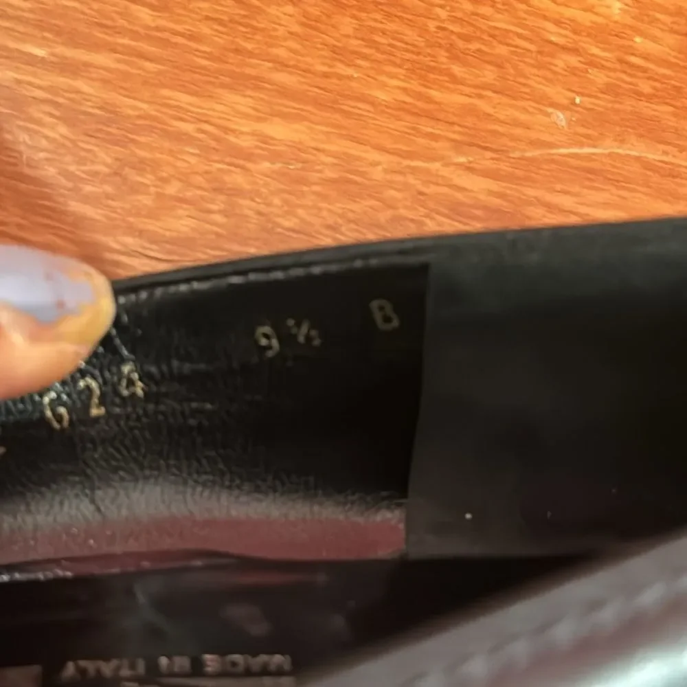 Salvatore Ferragamo Pumps Womens Black Leather Gancini Pointed Toe Low‎ Heel 9.5